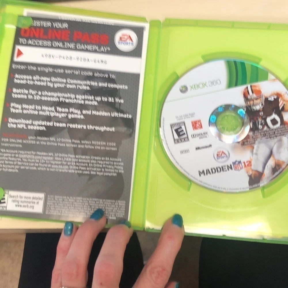 𝅺15 & 16. MADDEN NFL 12 - Xbox 360 Video Game